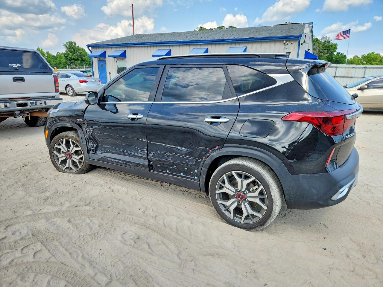 2023 KIA SELTOS SX photo 3