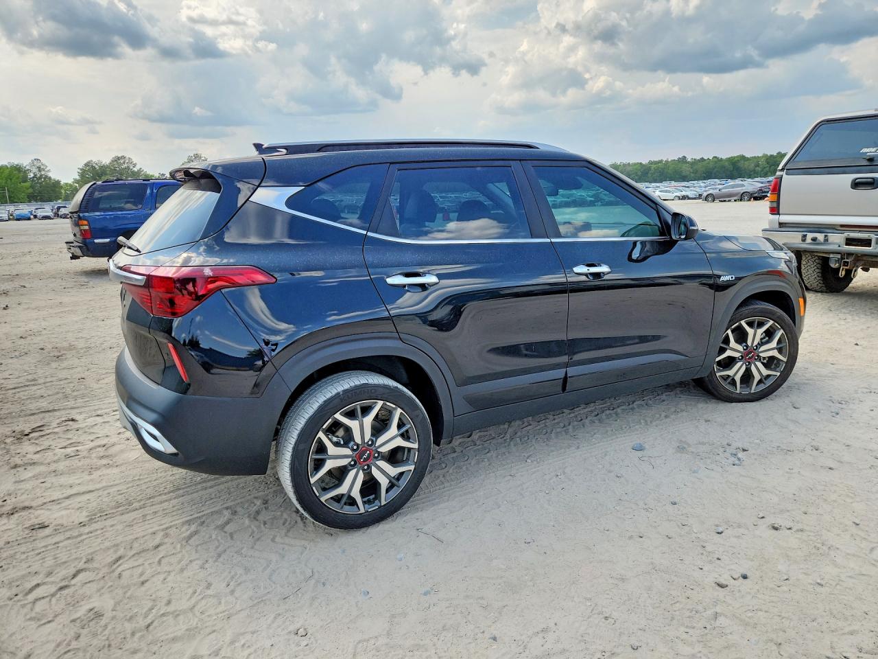 2023 KIA SELTOS SX photo 5