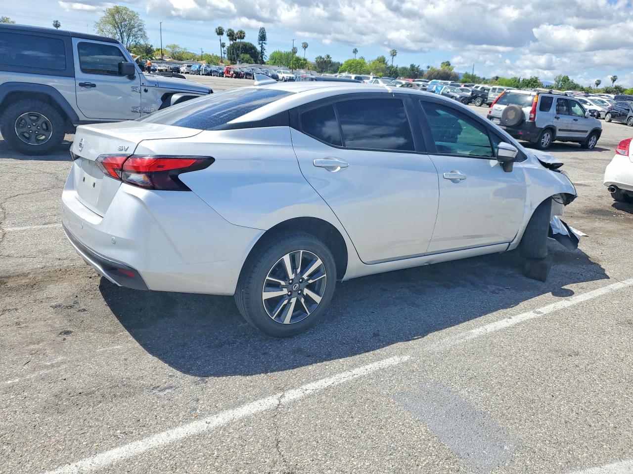 2021 NISSAN VERSA SV photo 3