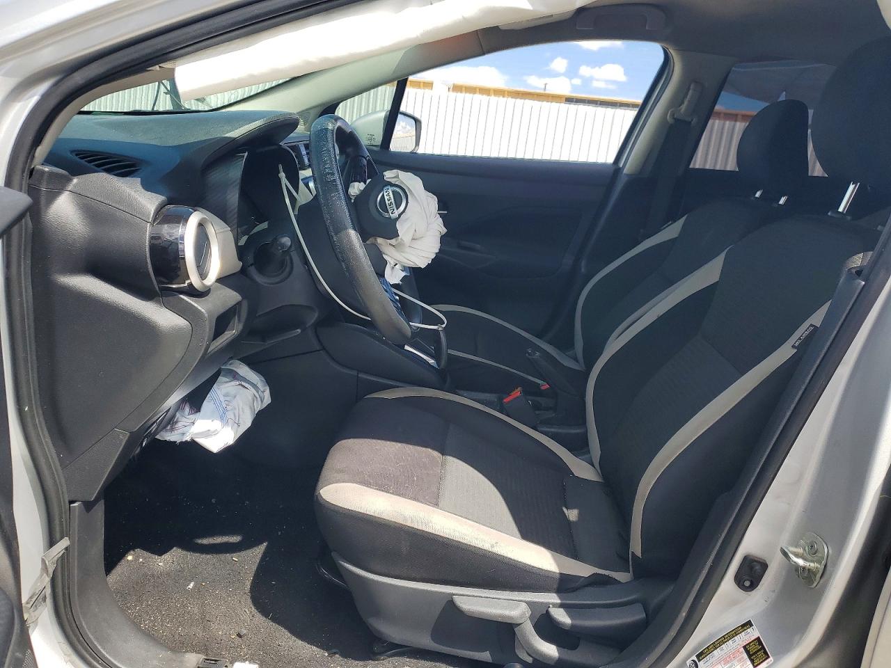 2021 NISSAN VERSA SV photo 7