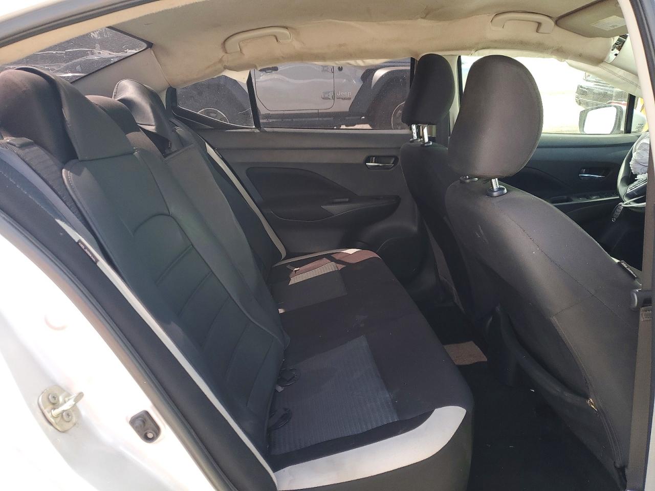 2021 NISSAN VERSA SV photo 10