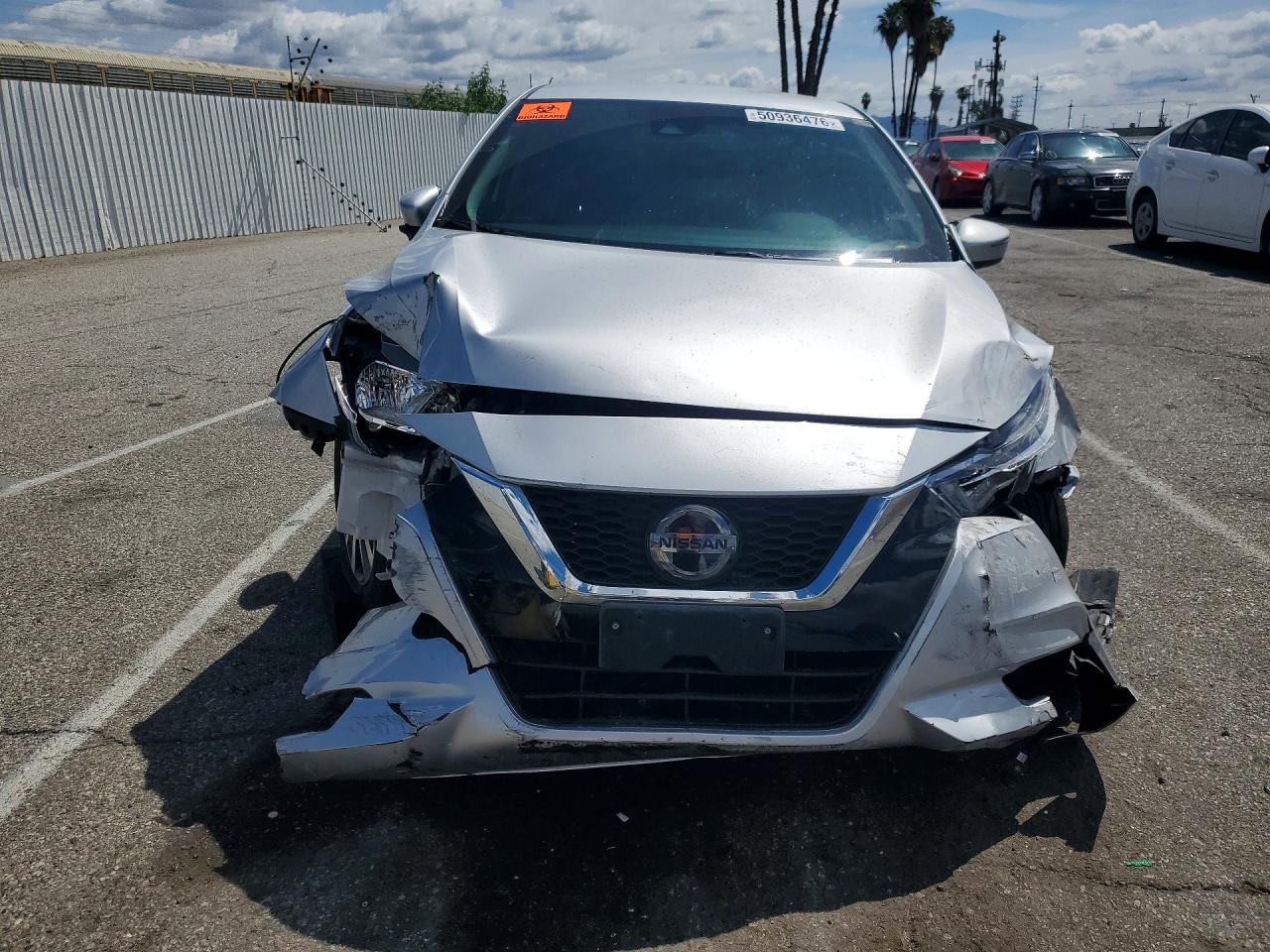2021 NISSAN VERSA SV photo 5