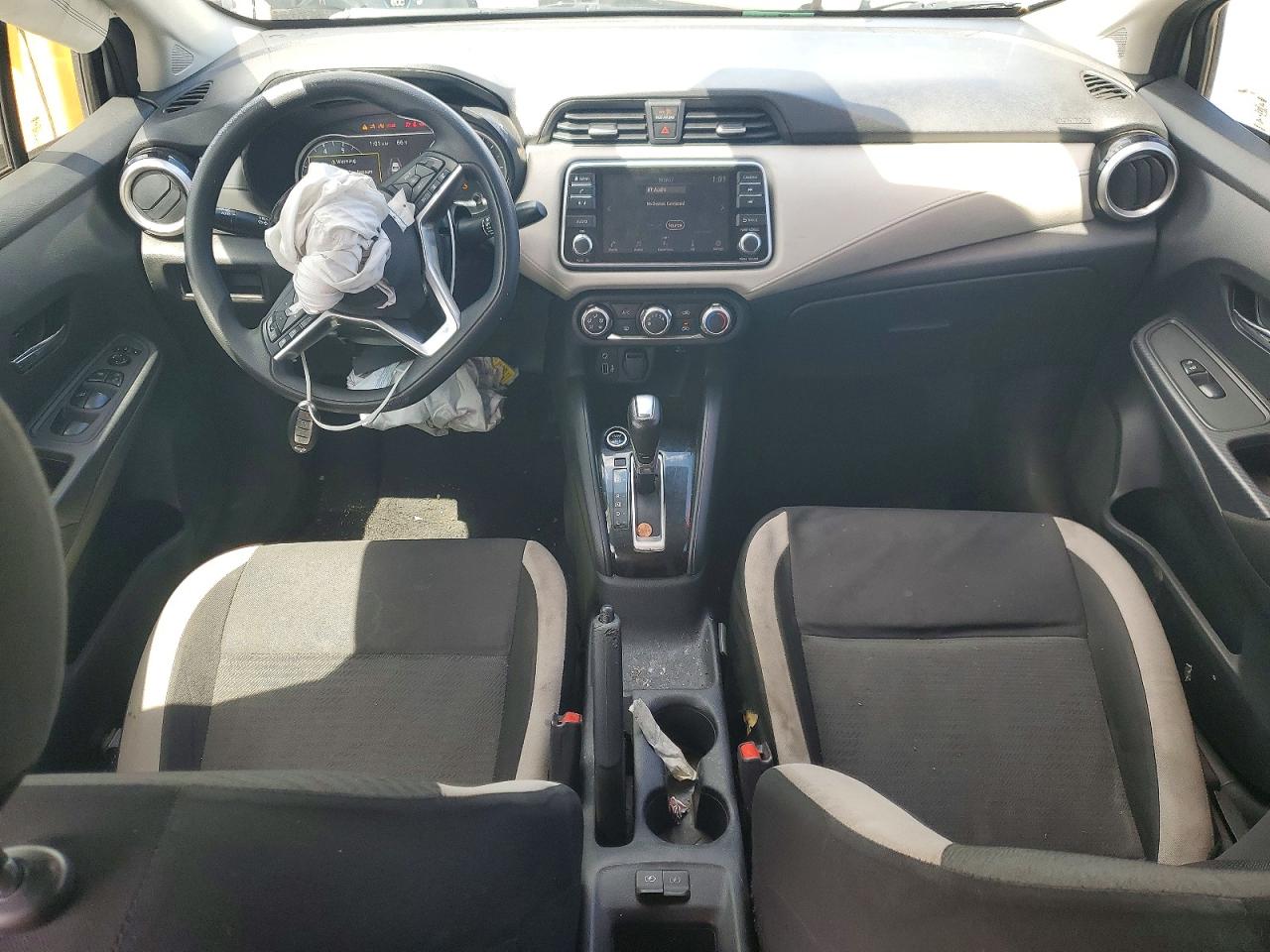 2021 NISSAN VERSA SV photo 8