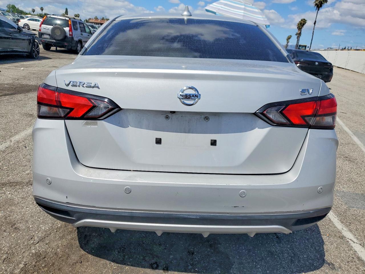 2021 NISSAN VERSA SV photo 6