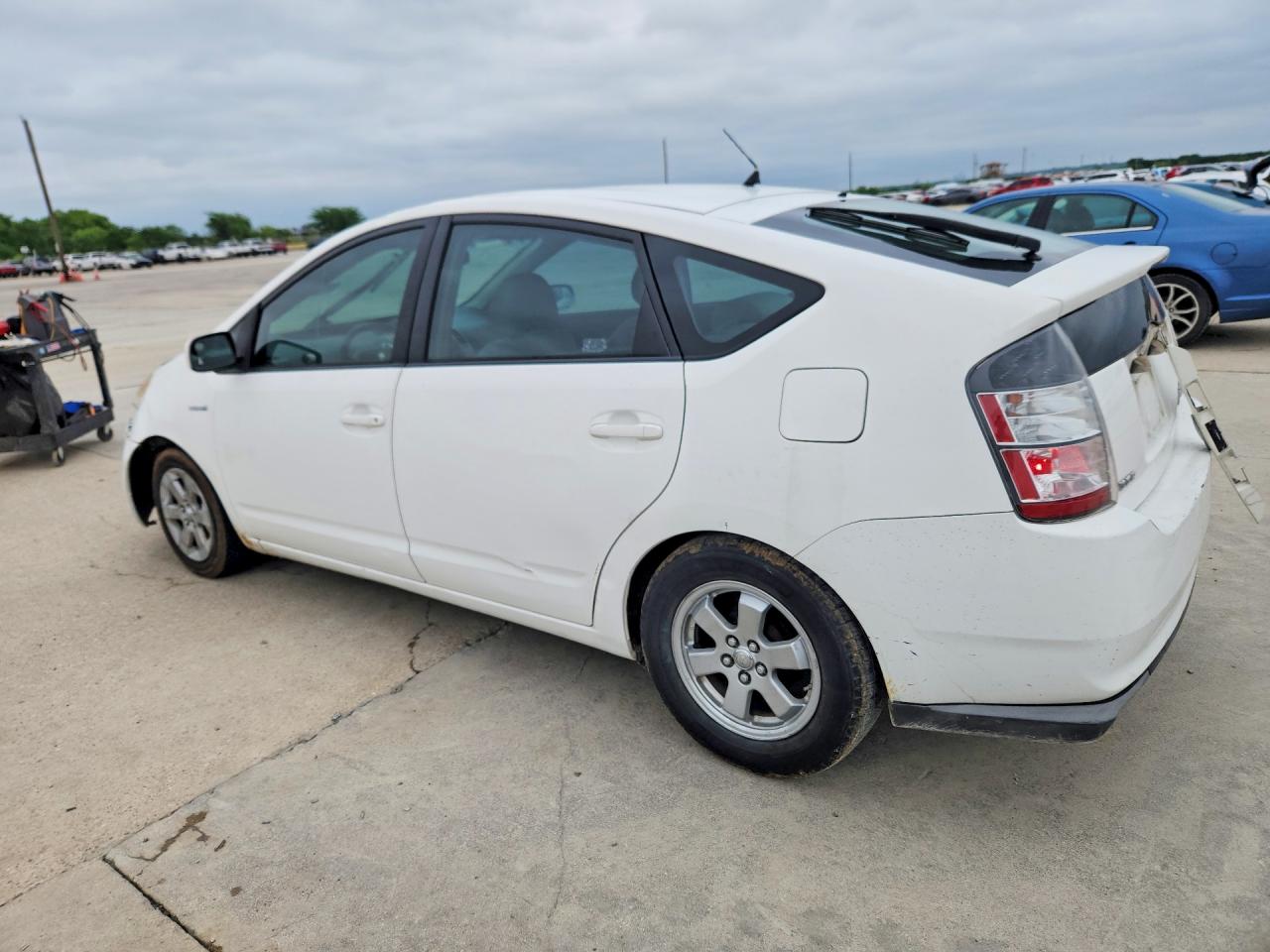 2008 TOYOTA PRIUS BASE photo 4