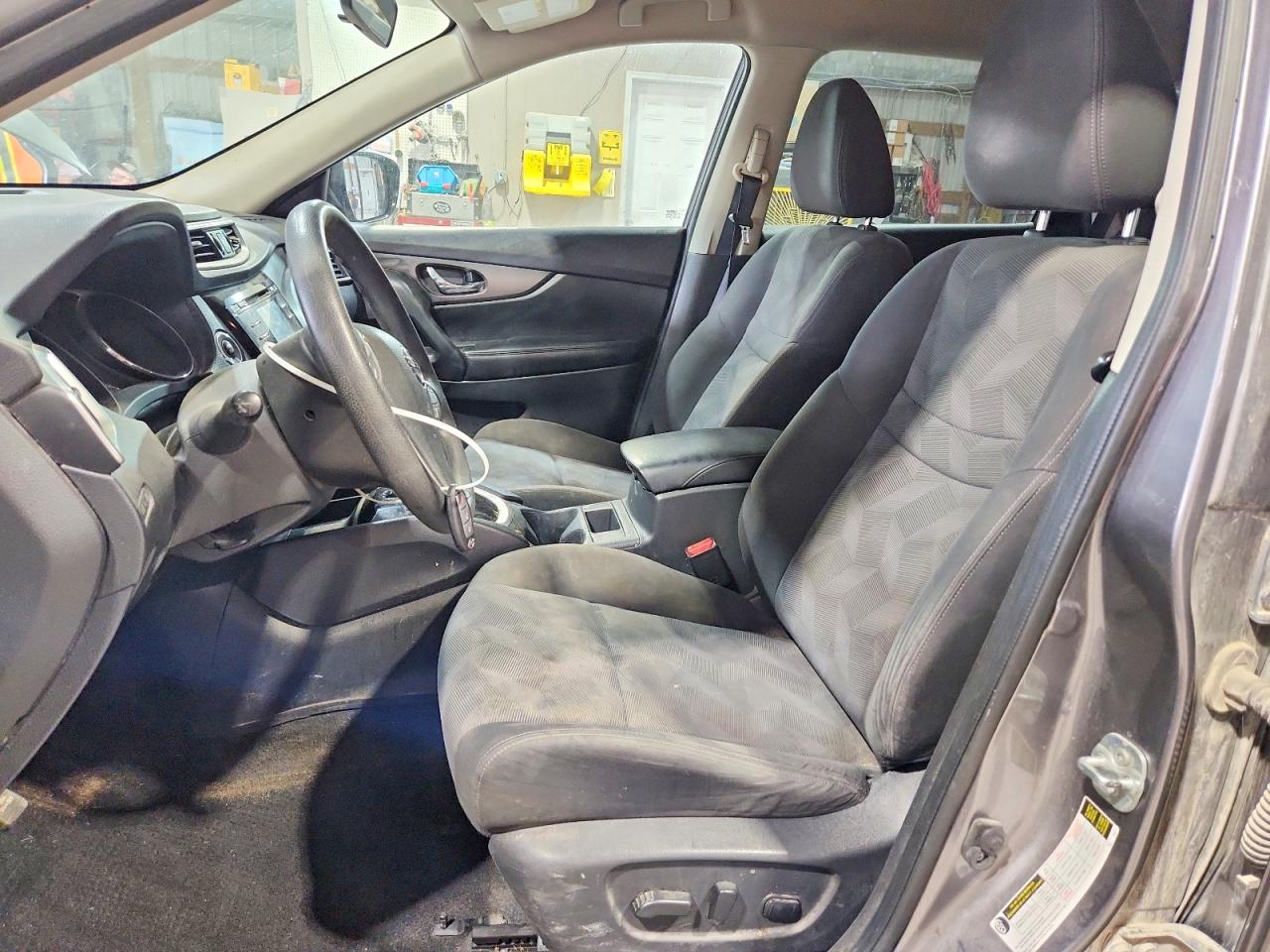 2016 NISSAN ROGUE SV photo 13
