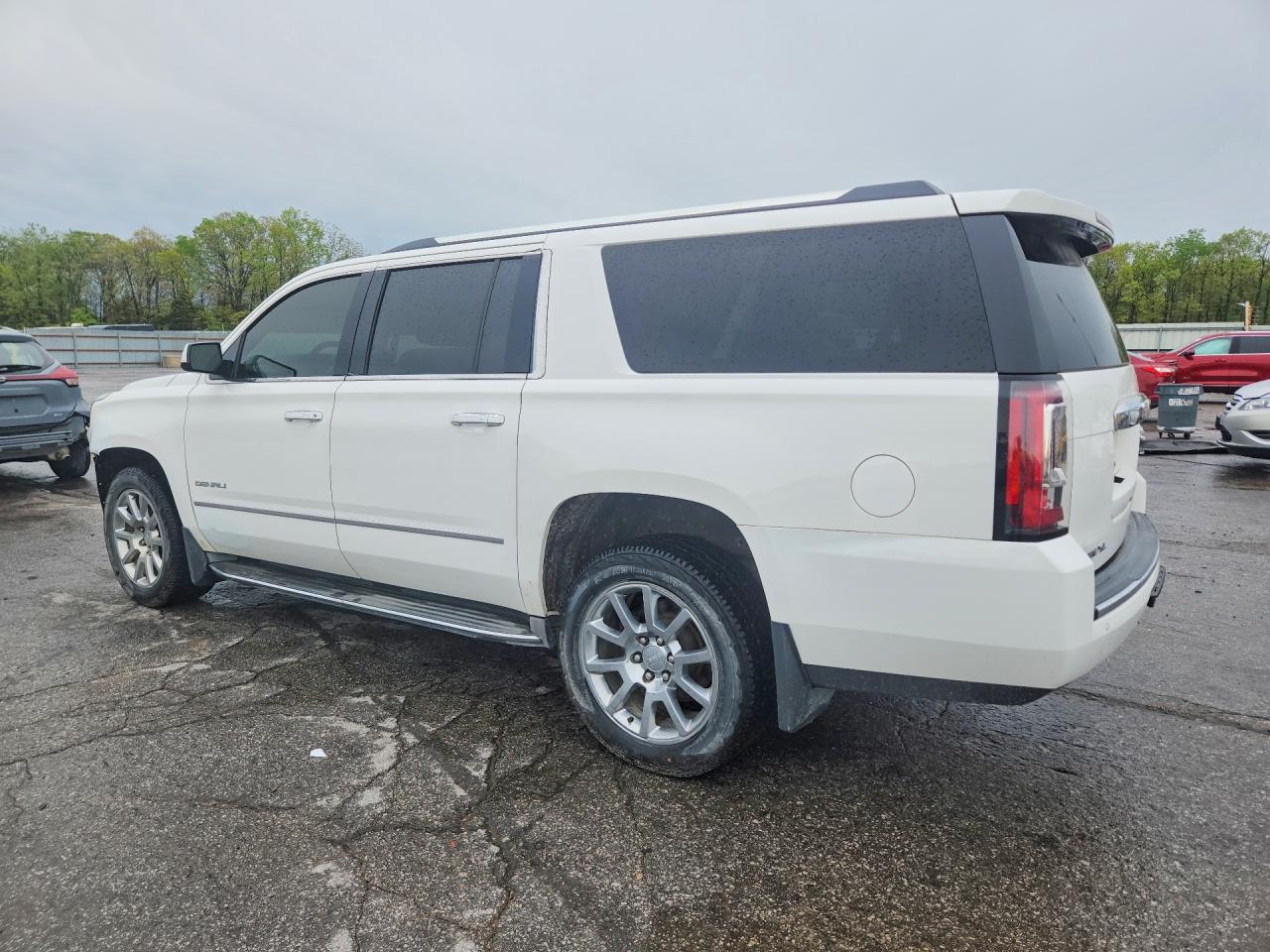 2015 GMC YUKON XL DENALI photo 2