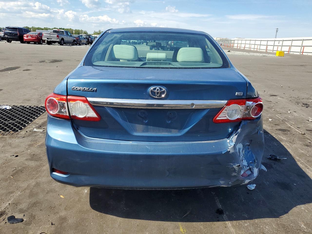 2012 TOYOTA COROLLA L photo 11