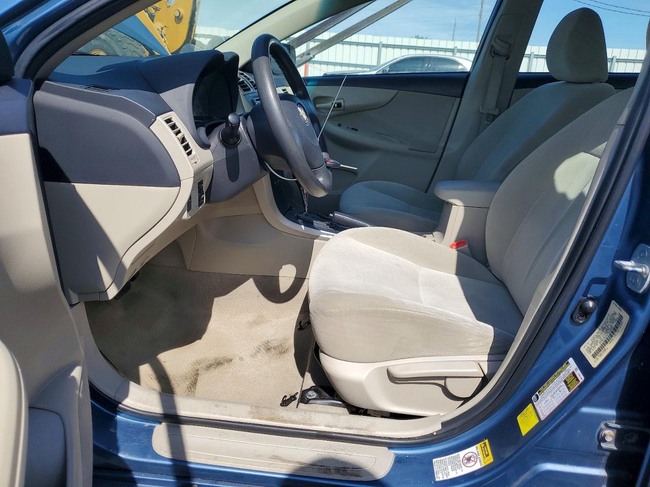 2012 TOYOTA COROLLA L photo 13