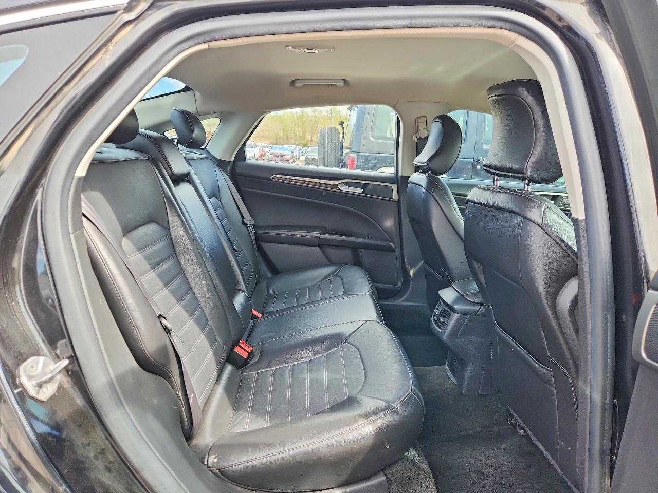 2015 FORD FUSION SE photo 10
