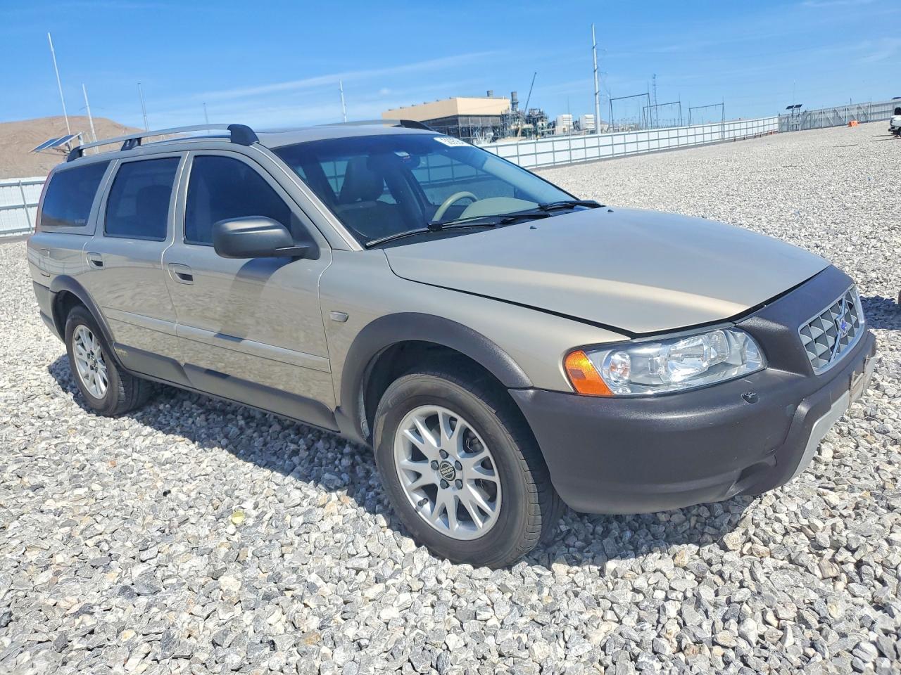 2005 VOLVO XC70 photo 7