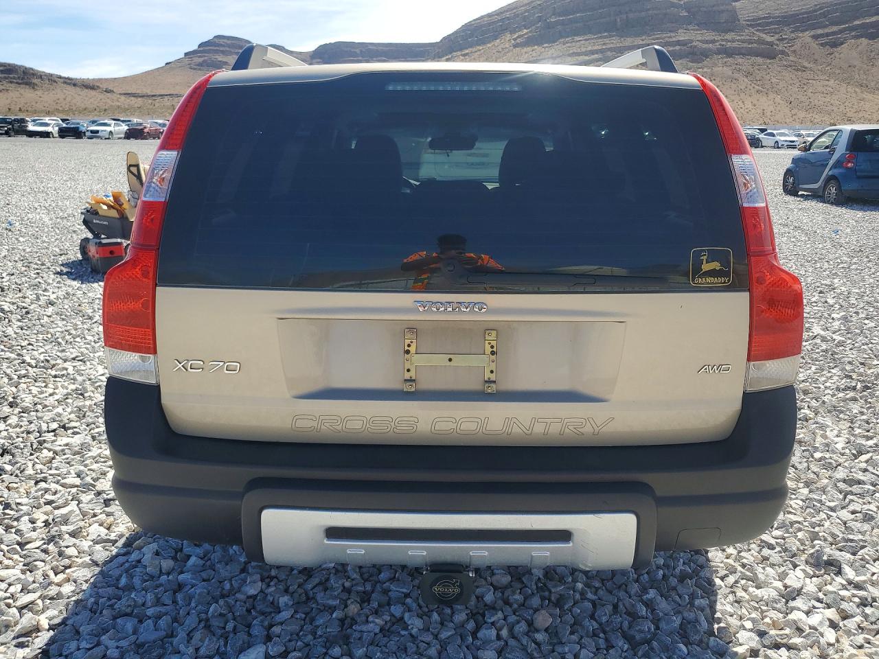 2005 VOLVO XC70 photo 11