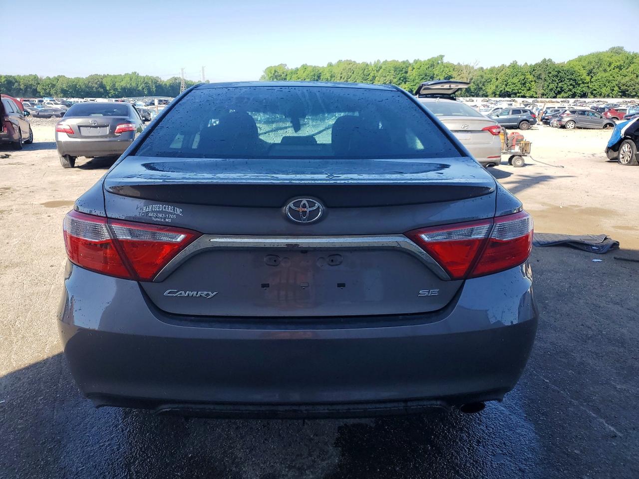2016 TOYOTA CAMRY SE photo 11