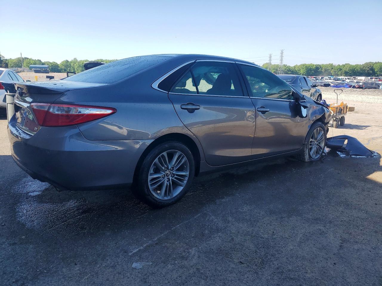2016 TOYOTA CAMRY SE photo 5