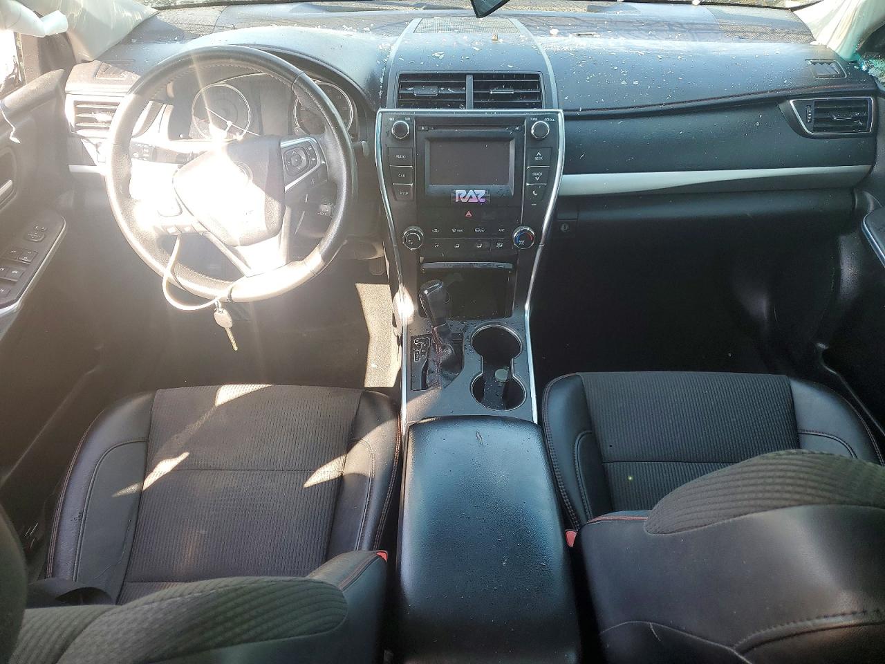2016 TOYOTA CAMRY SE photo 15