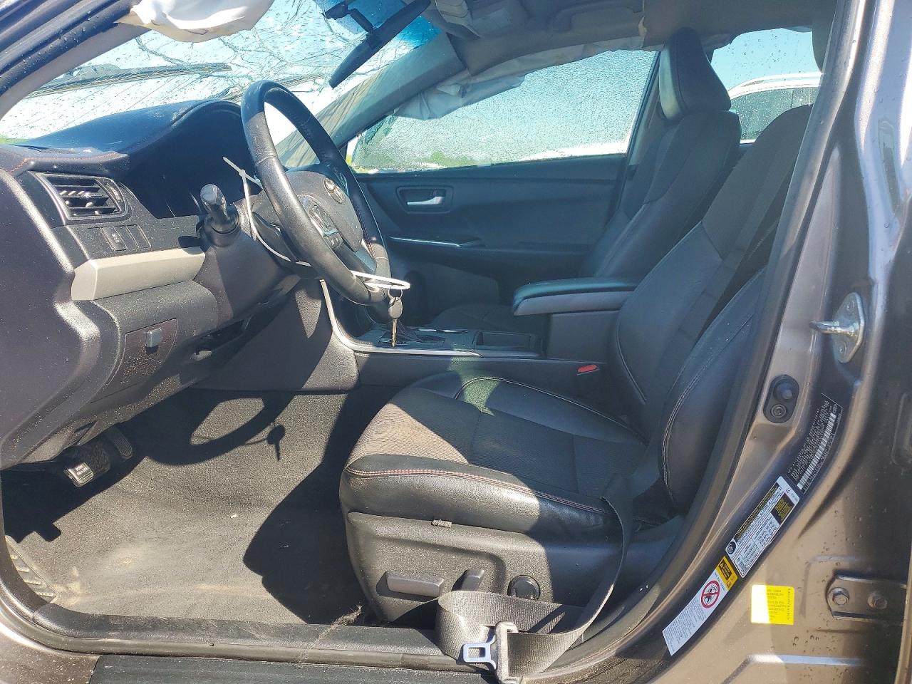 2016 TOYOTA CAMRY SE photo 13