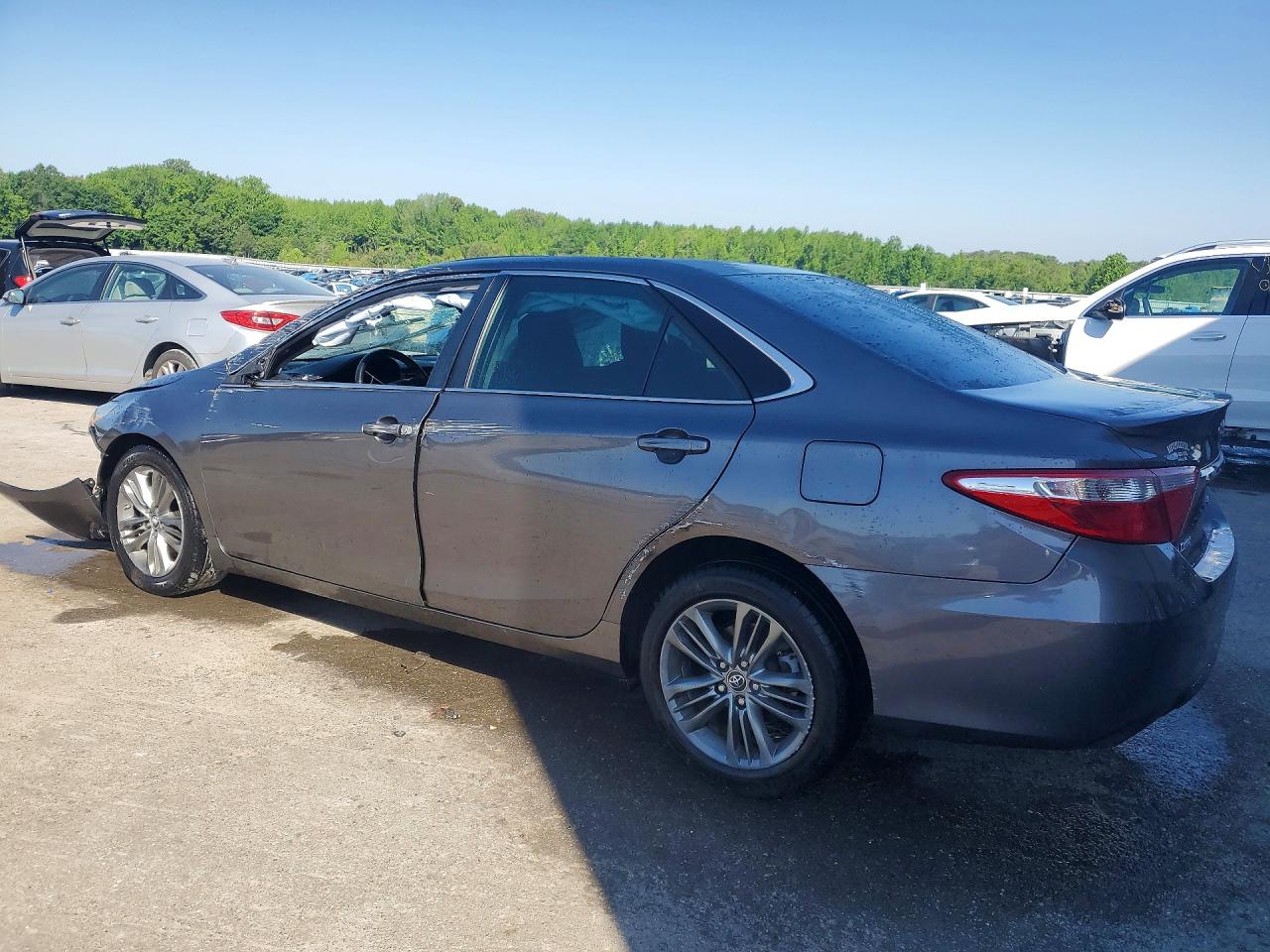 2016 TOYOTA CAMRY SE photo 3