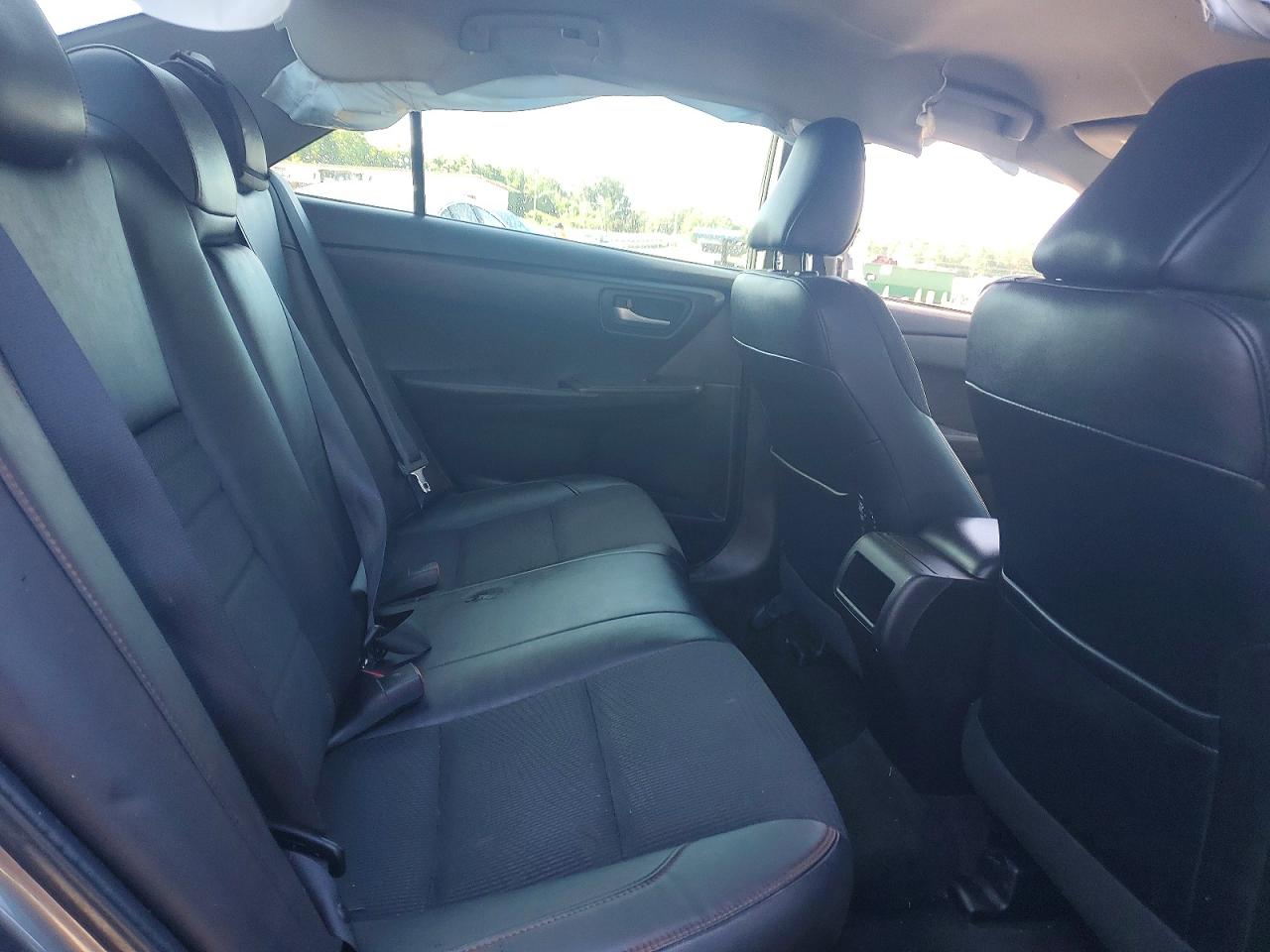 2016 TOYOTA CAMRY SE photo 19
