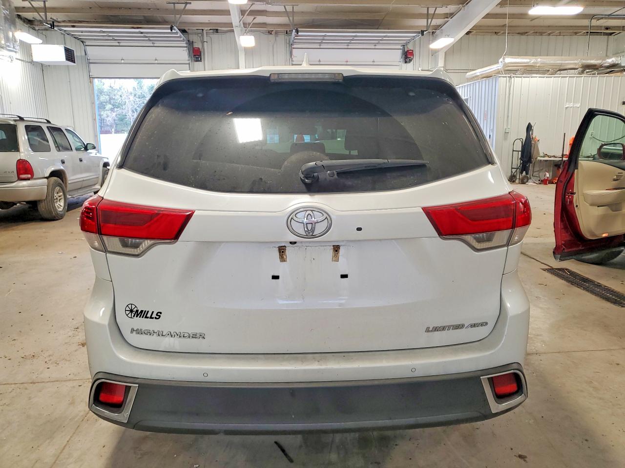 2019 TOYOTA HIGHLANDER LIMITED photo 16