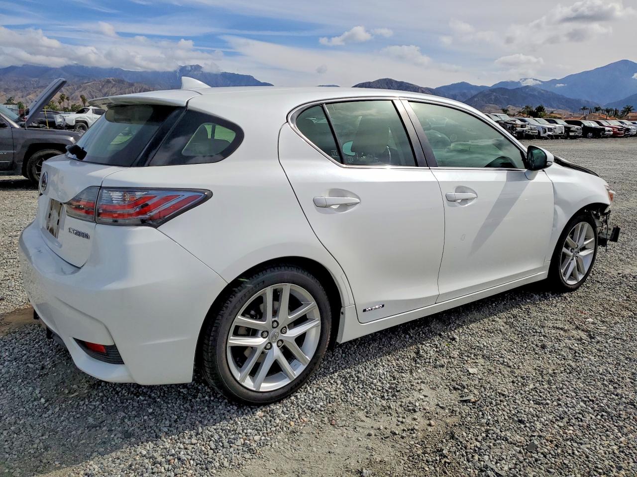 2014 LEXUS CT 200 photo 5