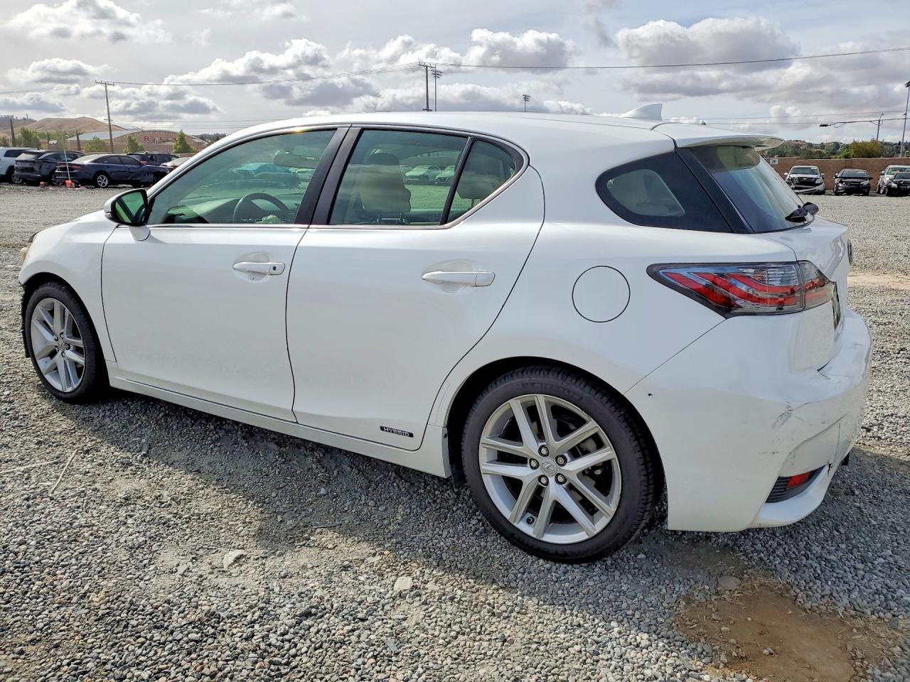 2014 LEXUS CT 200 photo 3
