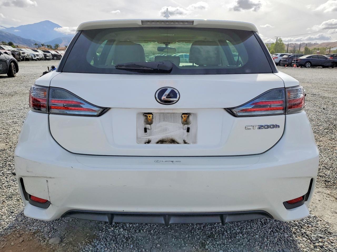 2014 LEXUS CT 200 photo 11