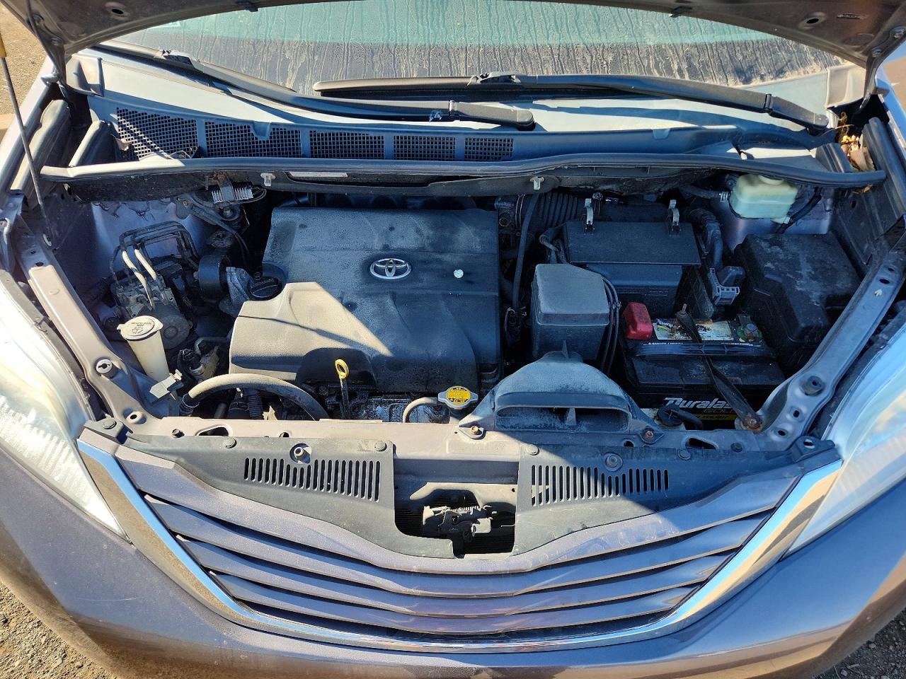 2015 TOYOTA SIENNA LE photo 12