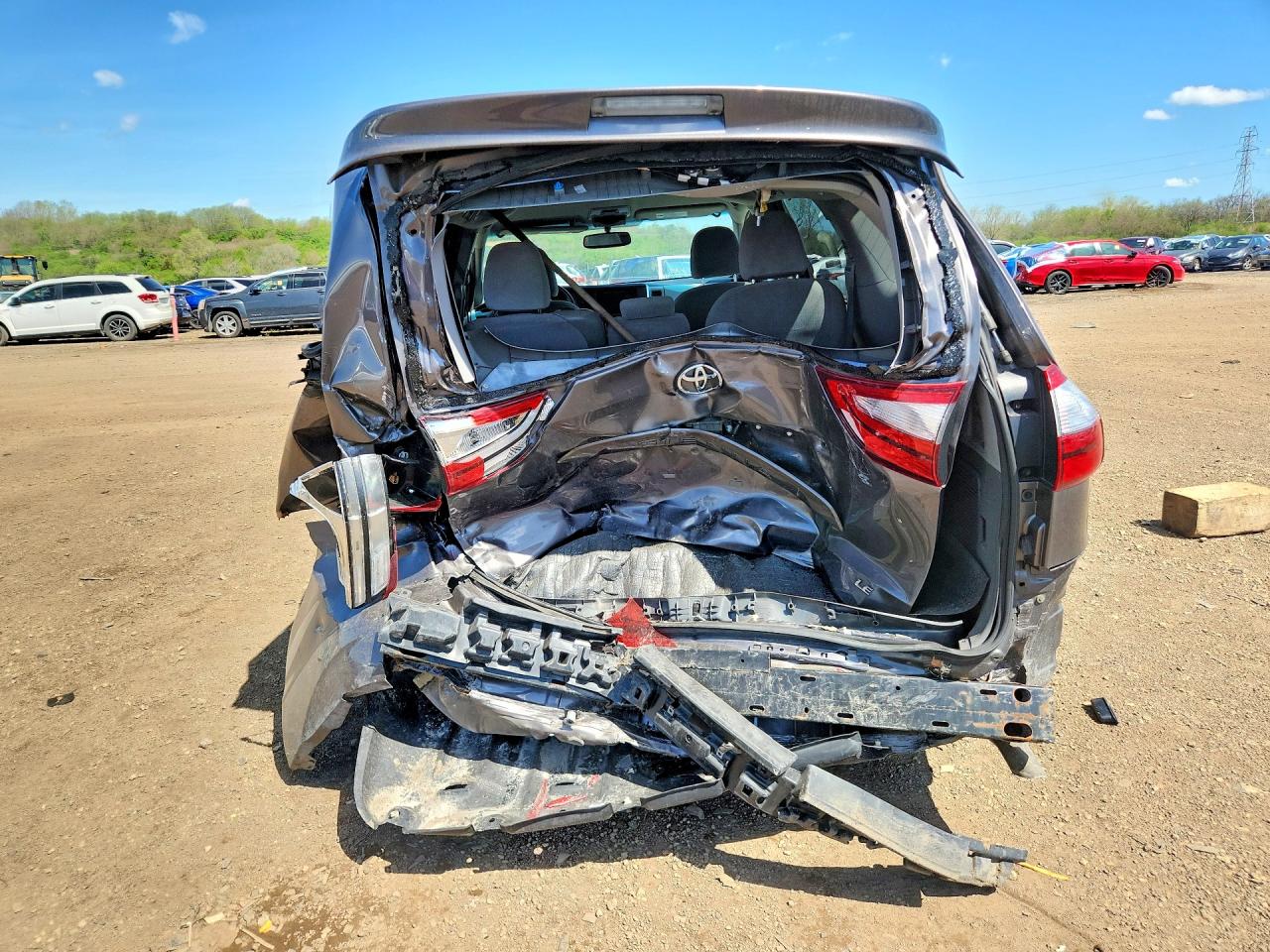 2015 TOYOTA SIENNA LE photo 6