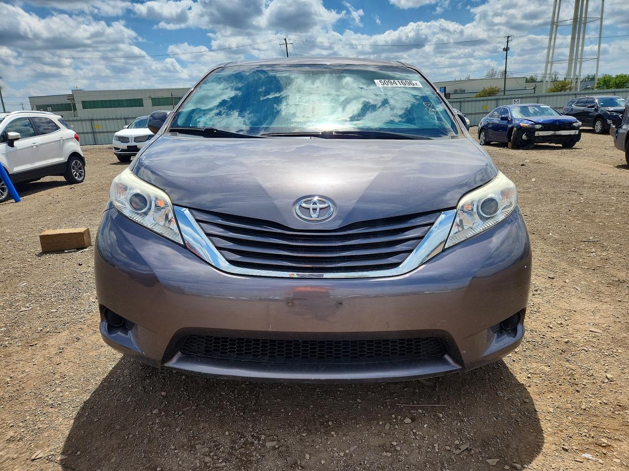 2015 TOYOTA SIENNA LE photo 5