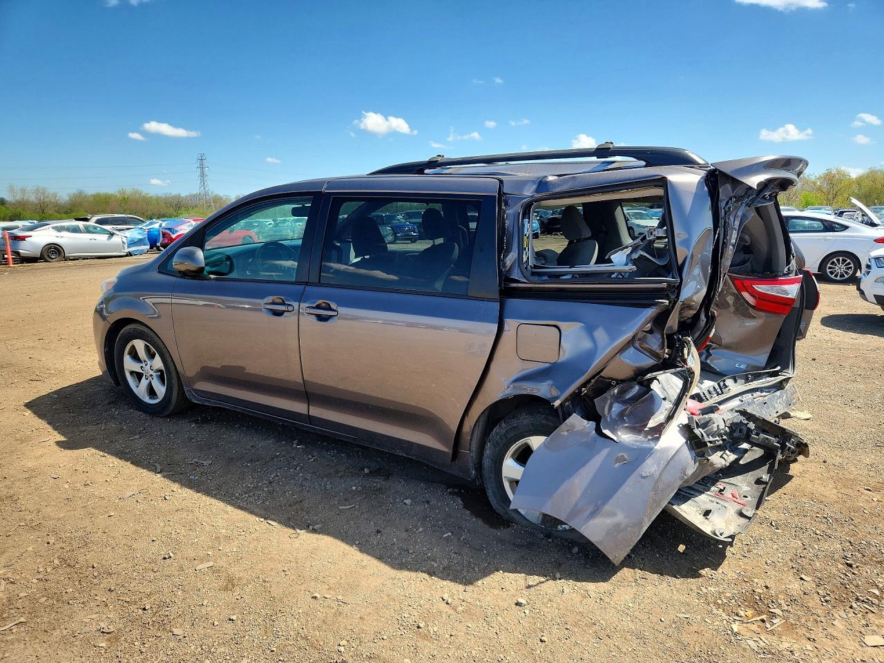 2015 TOYOTA SIENNA LE photo 2