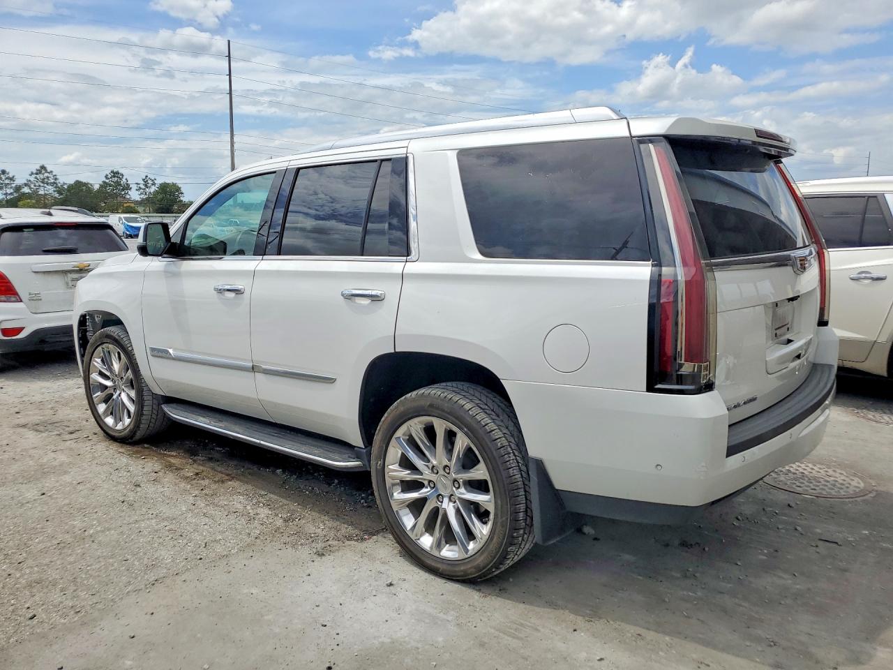 2019 CADILLAC ESCALADE LUXURY photo 3