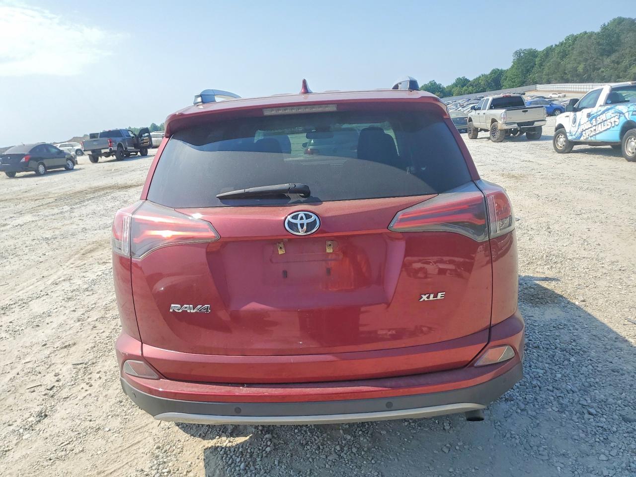 2018 TOYOTA RAV4 XLE photo 11