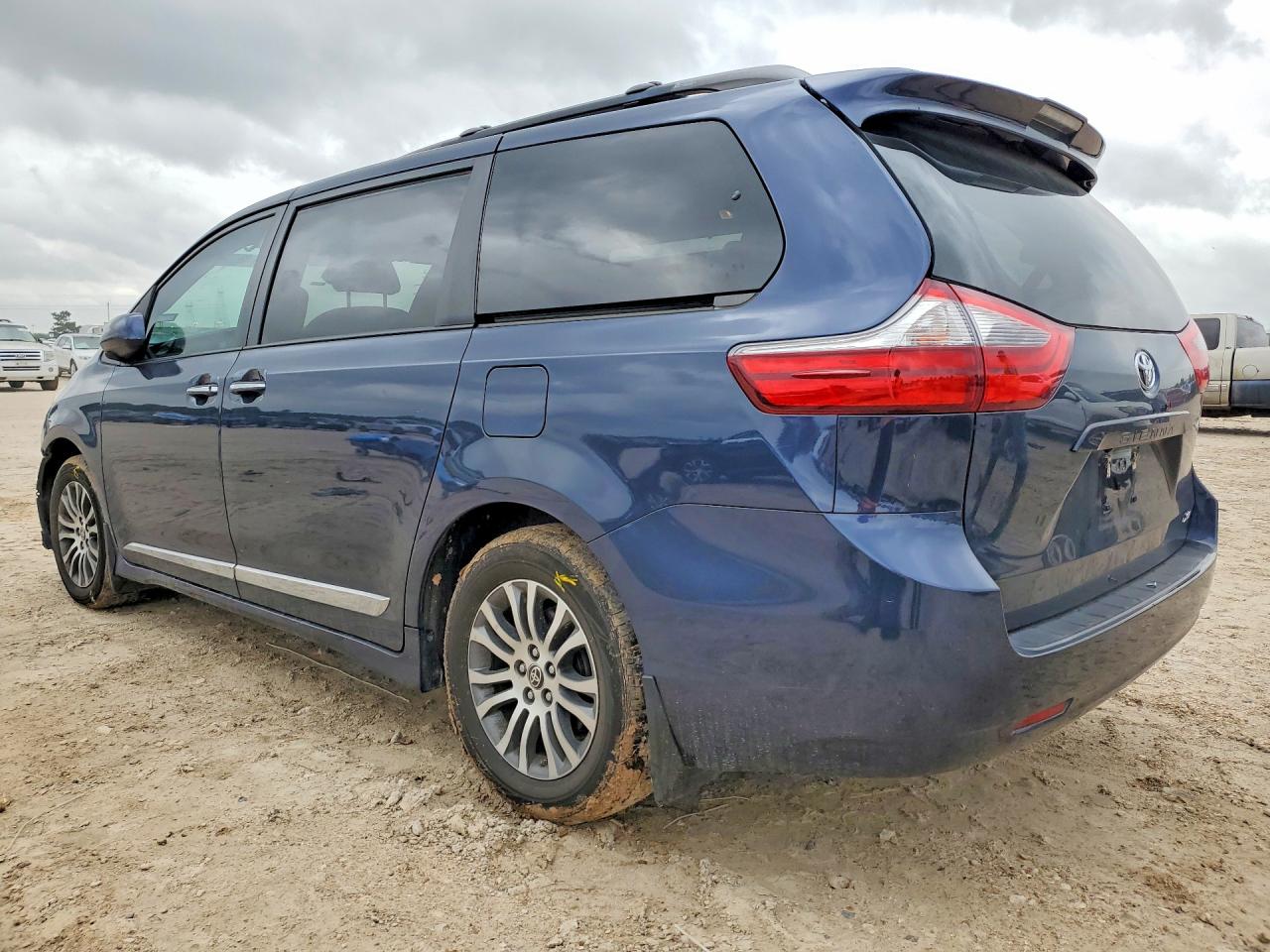 2020 TOYOTA SIENNA photo 4