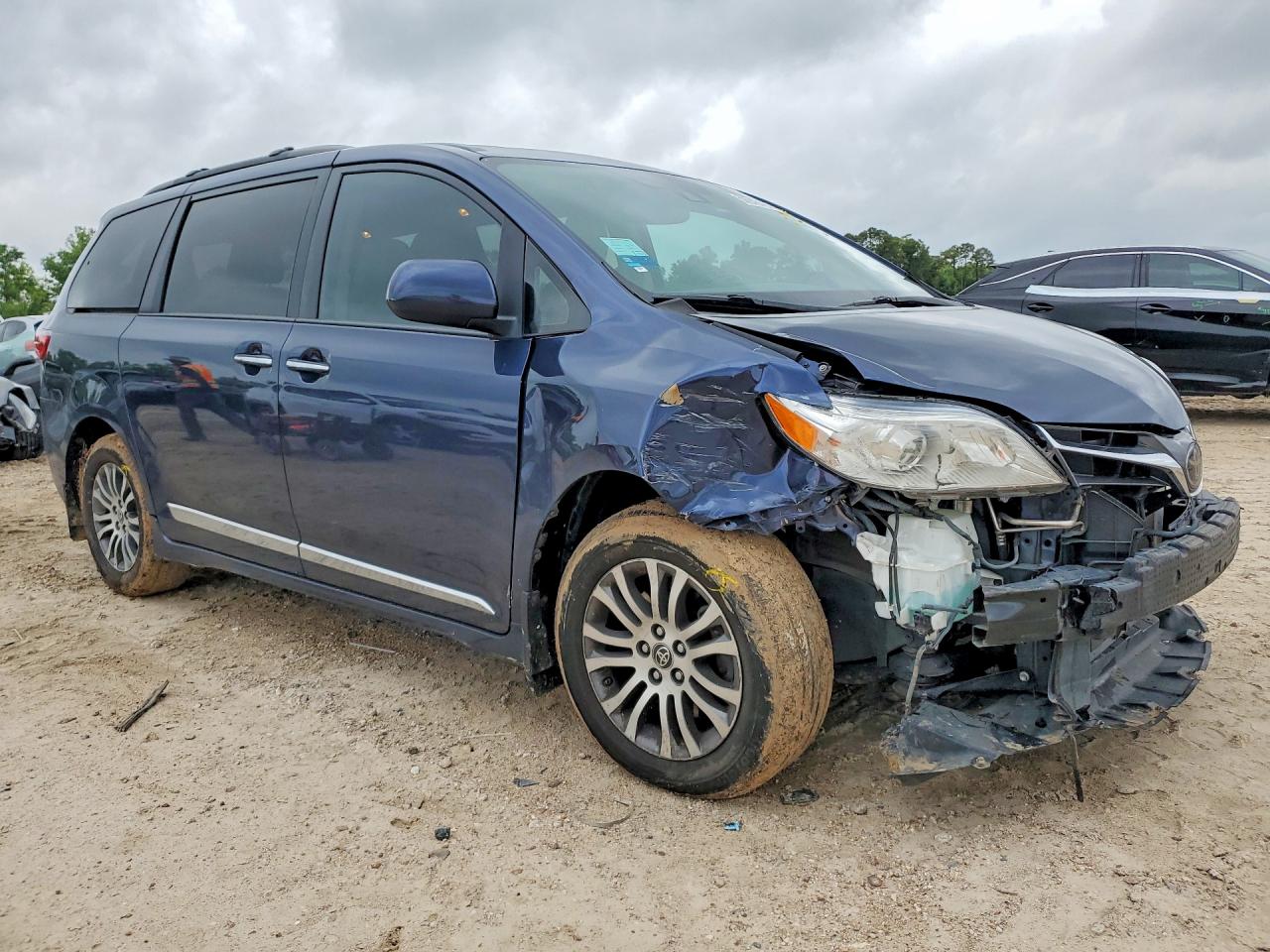 2020 TOYOTA SIENNA photo 10