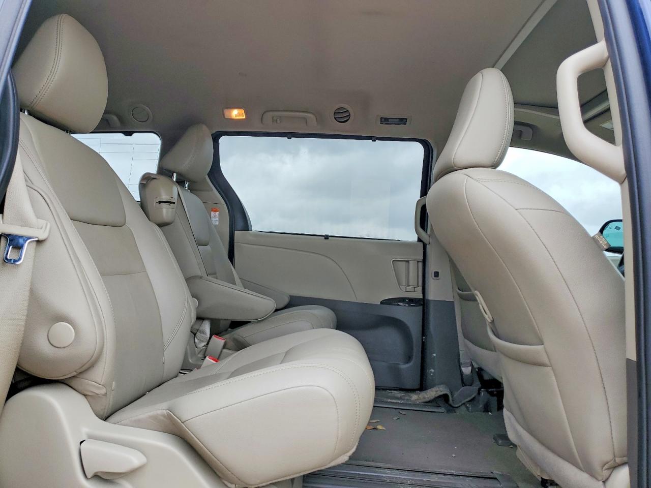2020 TOYOTA SIENNA photo 31