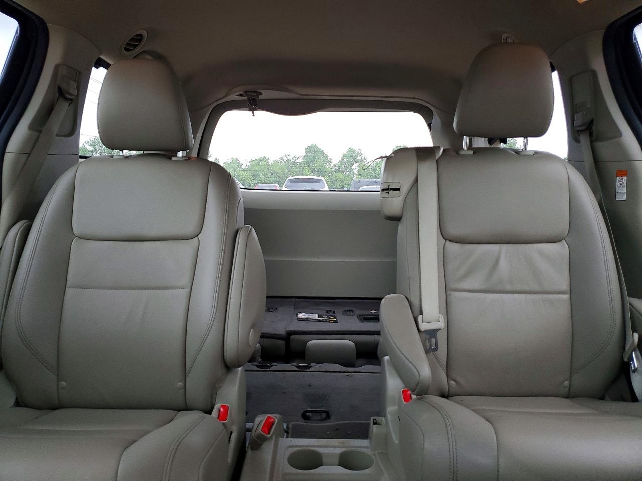 2020 TOYOTA SIENNA photo 28