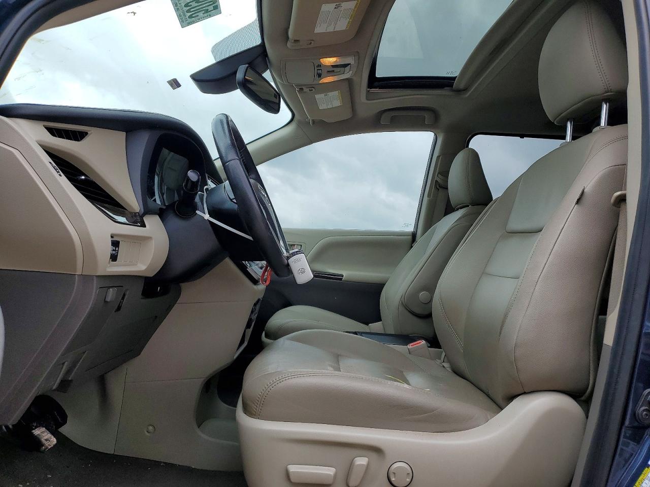 2020 TOYOTA SIENNA photo 19