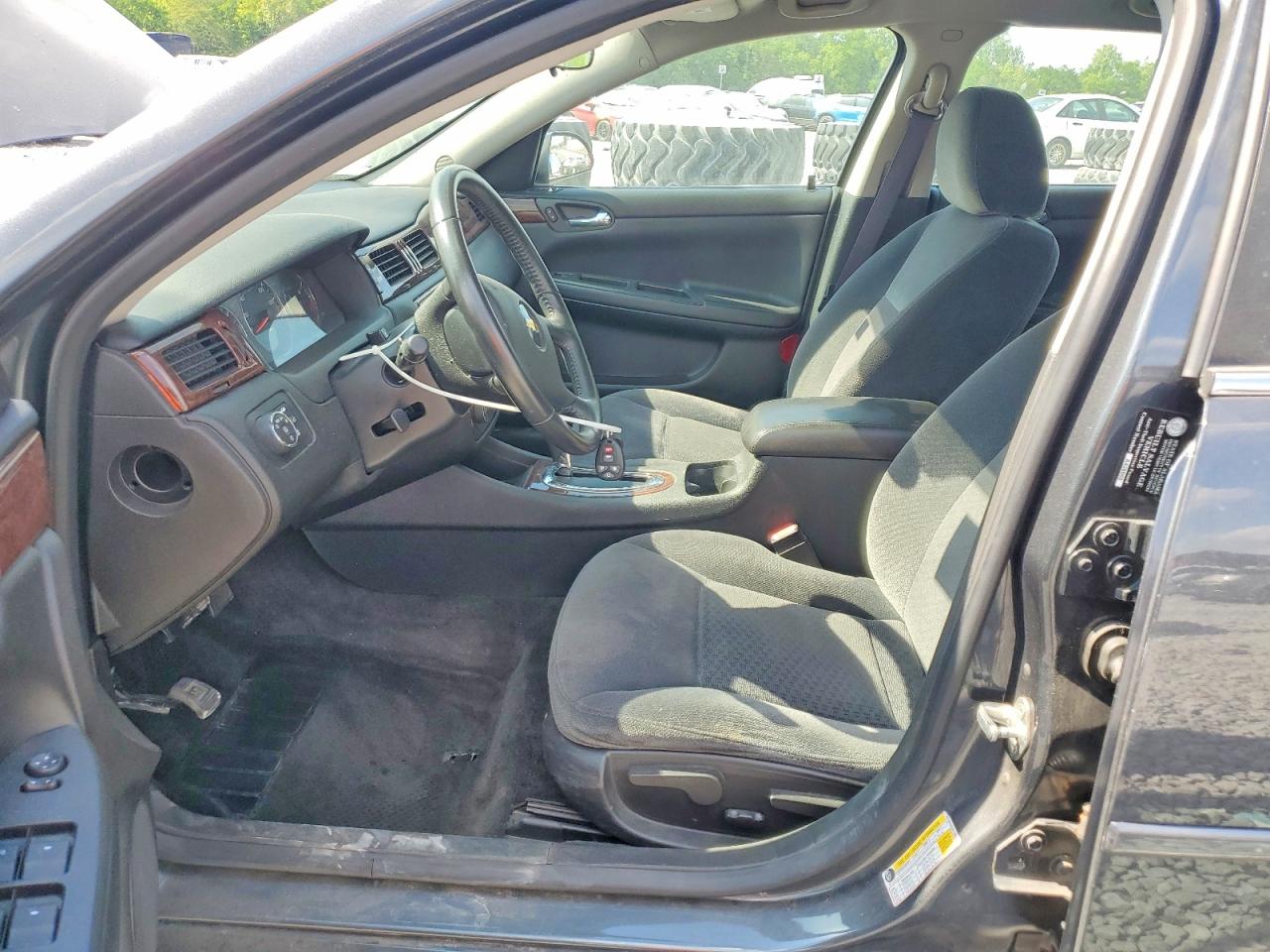 2011 CHEVROLET IMPALA LT photo 13