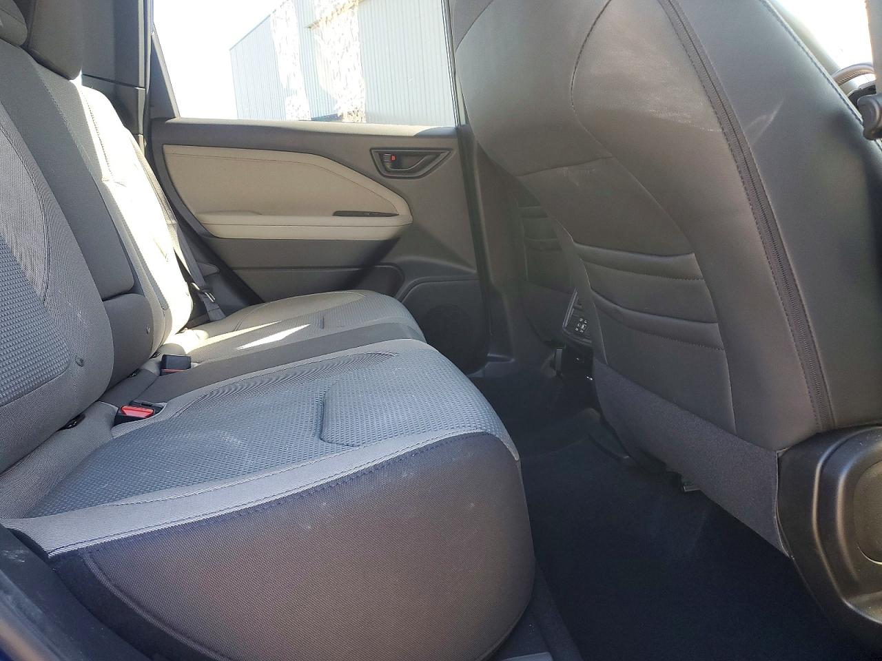 2022 SUBARU FORESTER photo 28