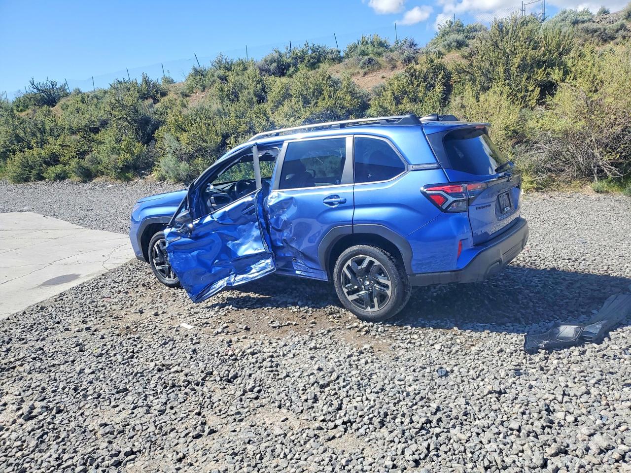 2022 SUBARU FORESTER photo 4