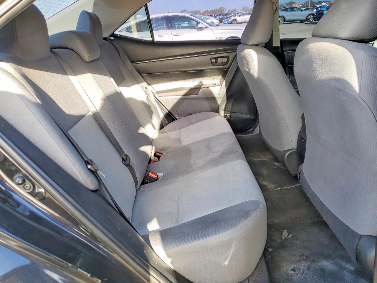 2015 TOYOTA COROLLA L photo 28