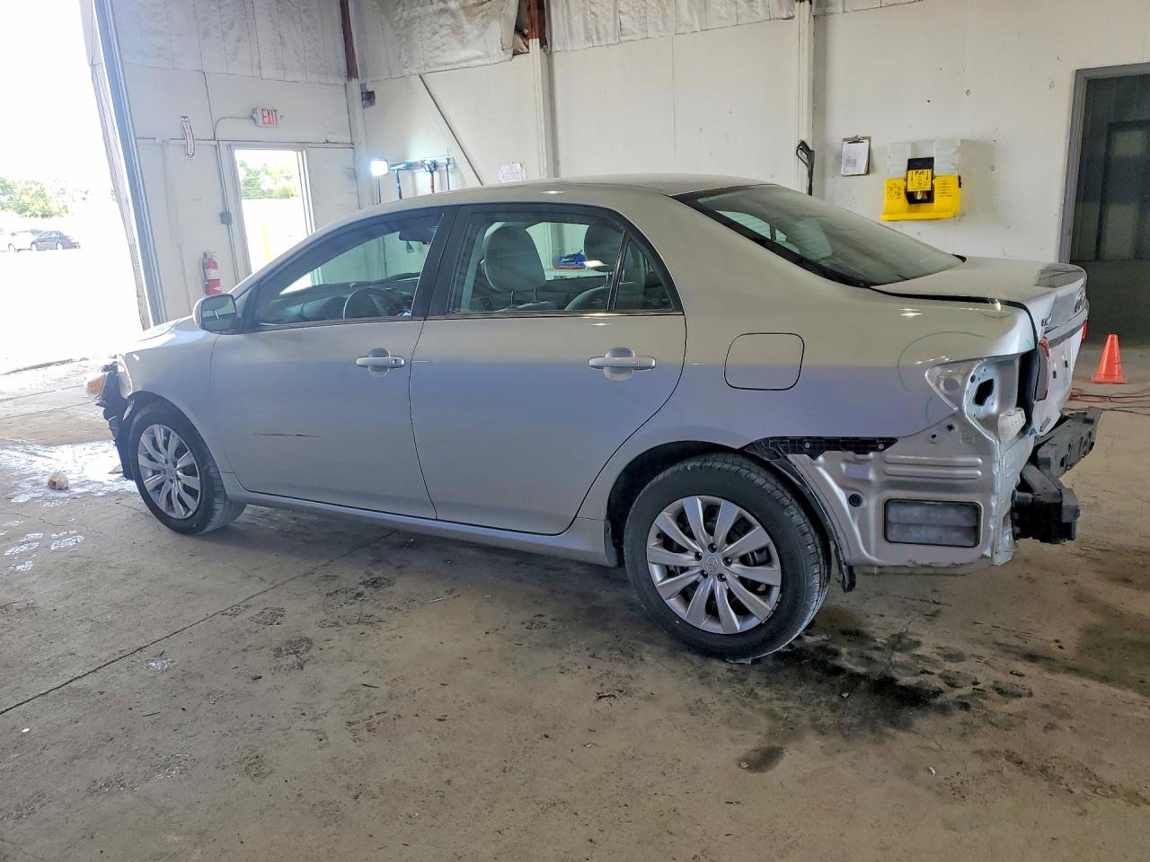 2013 TOYOTA COROLLA LE photo 3