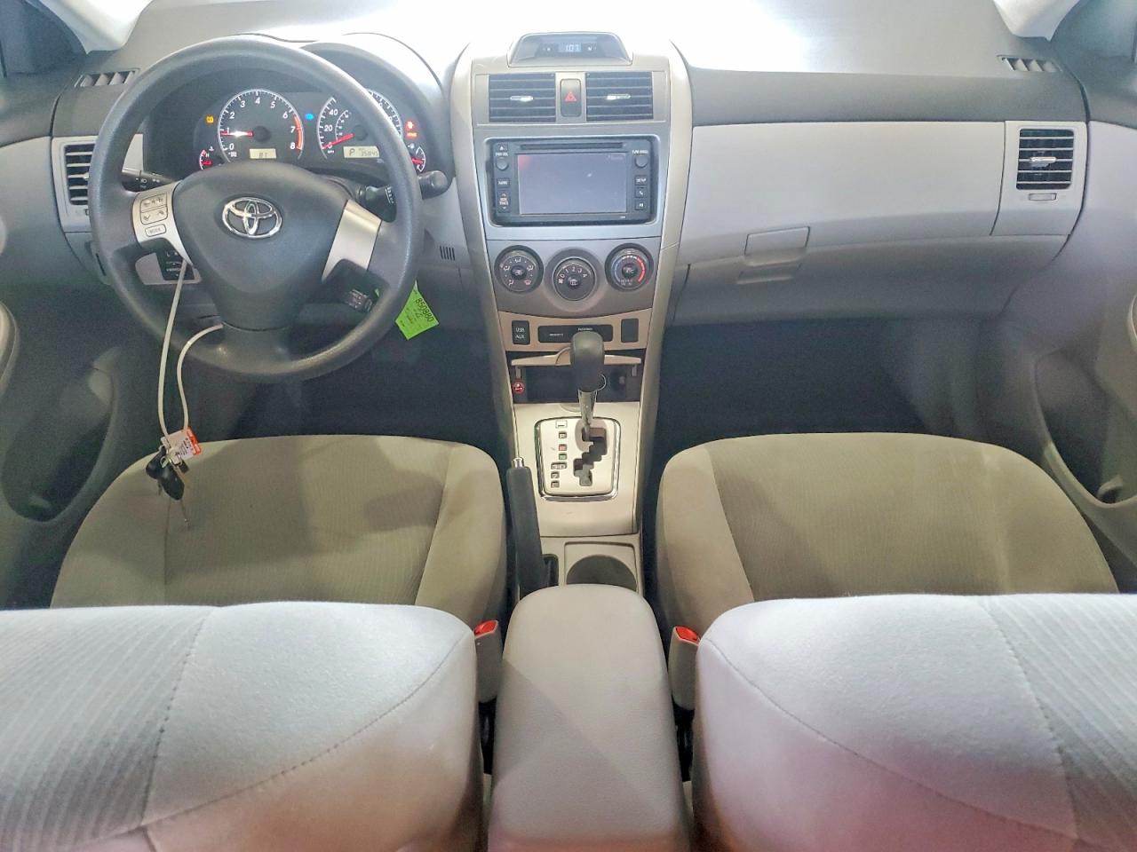 2013 TOYOTA COROLLA LE photo 15