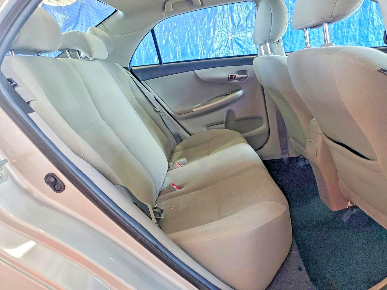 2013 TOYOTA COROLLA LE photo 19