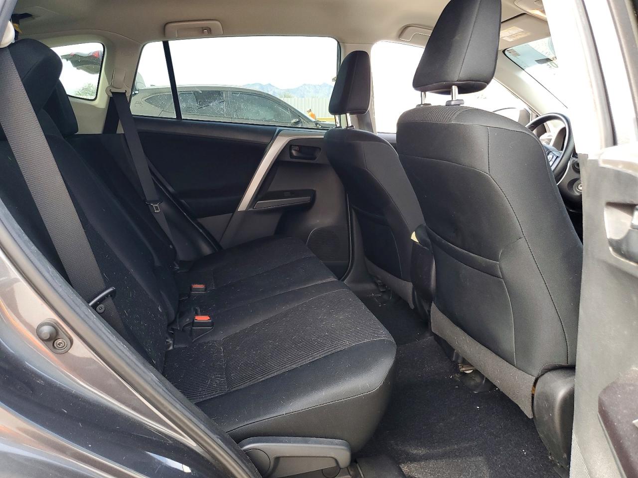 2018 TOYOTA RAV4 LE photo 19