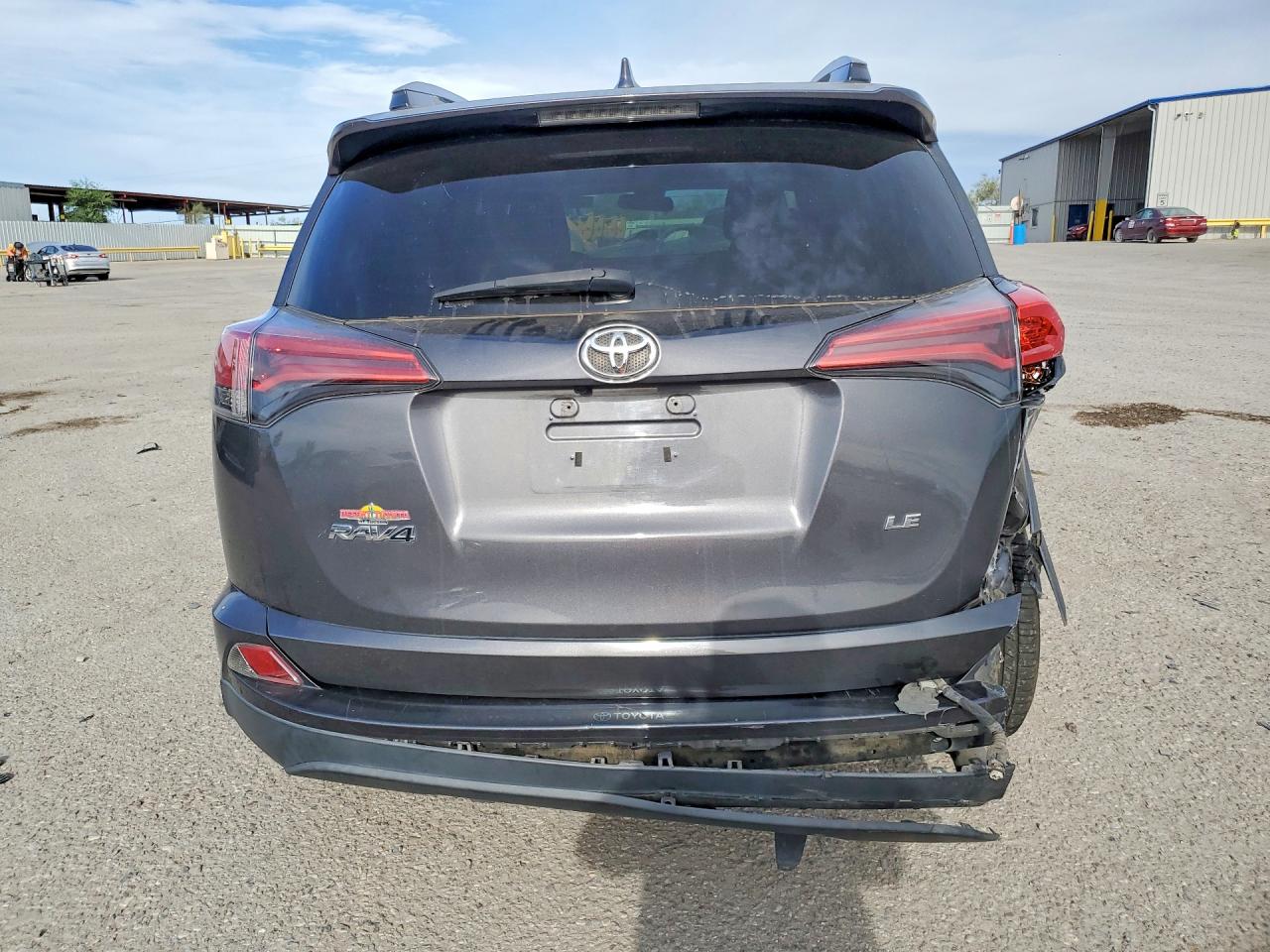 2018 TOYOTA RAV4 LE photo 11