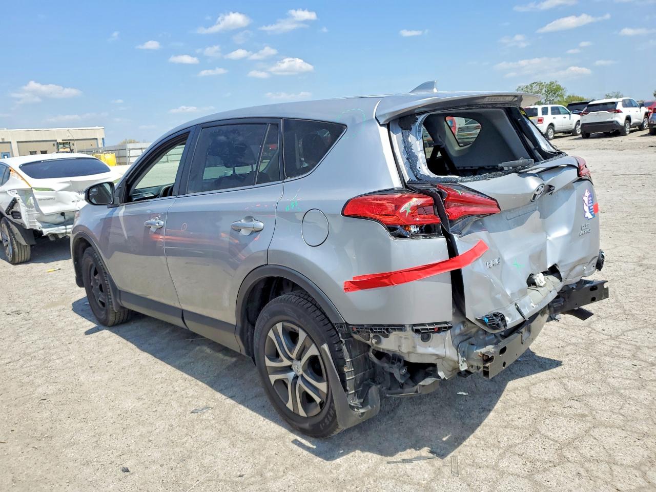 2018 TOYOTA RAV4 LE photo 3