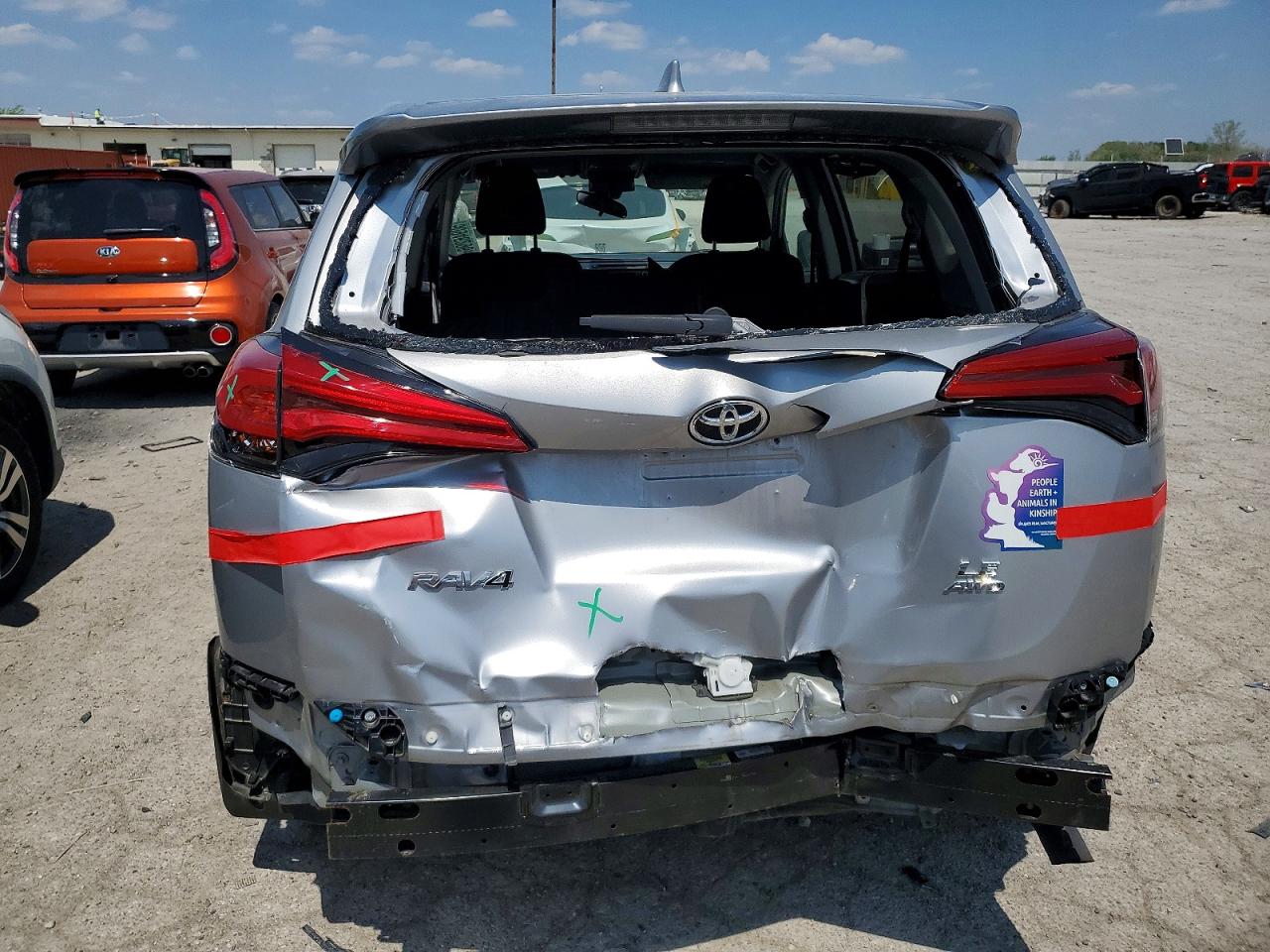 2018 TOYOTA RAV4 LE photo 19