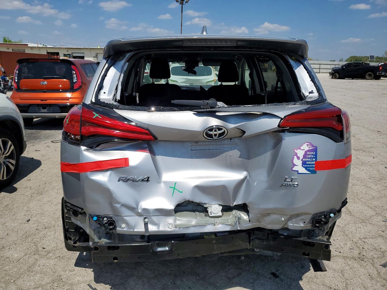 2018 TOYOTA RAV4 LE photo 11