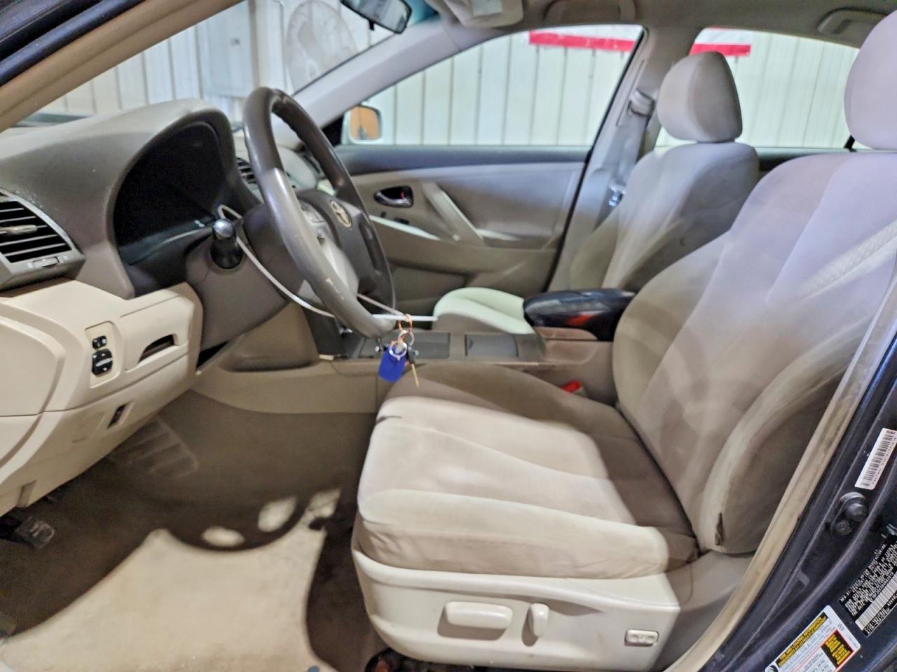 2011 TOYOTA CAMRY LE photo 13